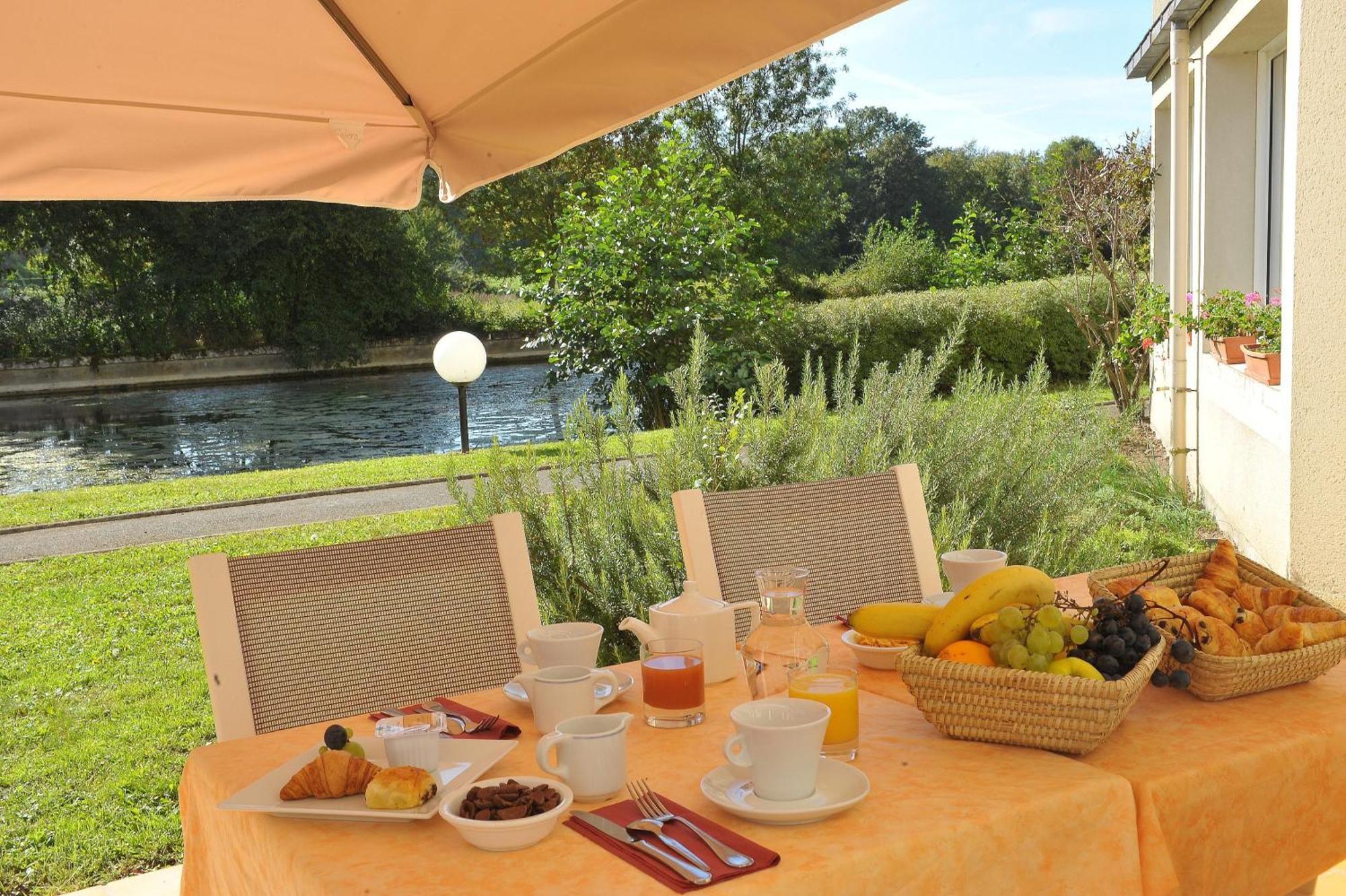 Logis Hotel Le Relais Du Moulin Valençay エクステリア 写真