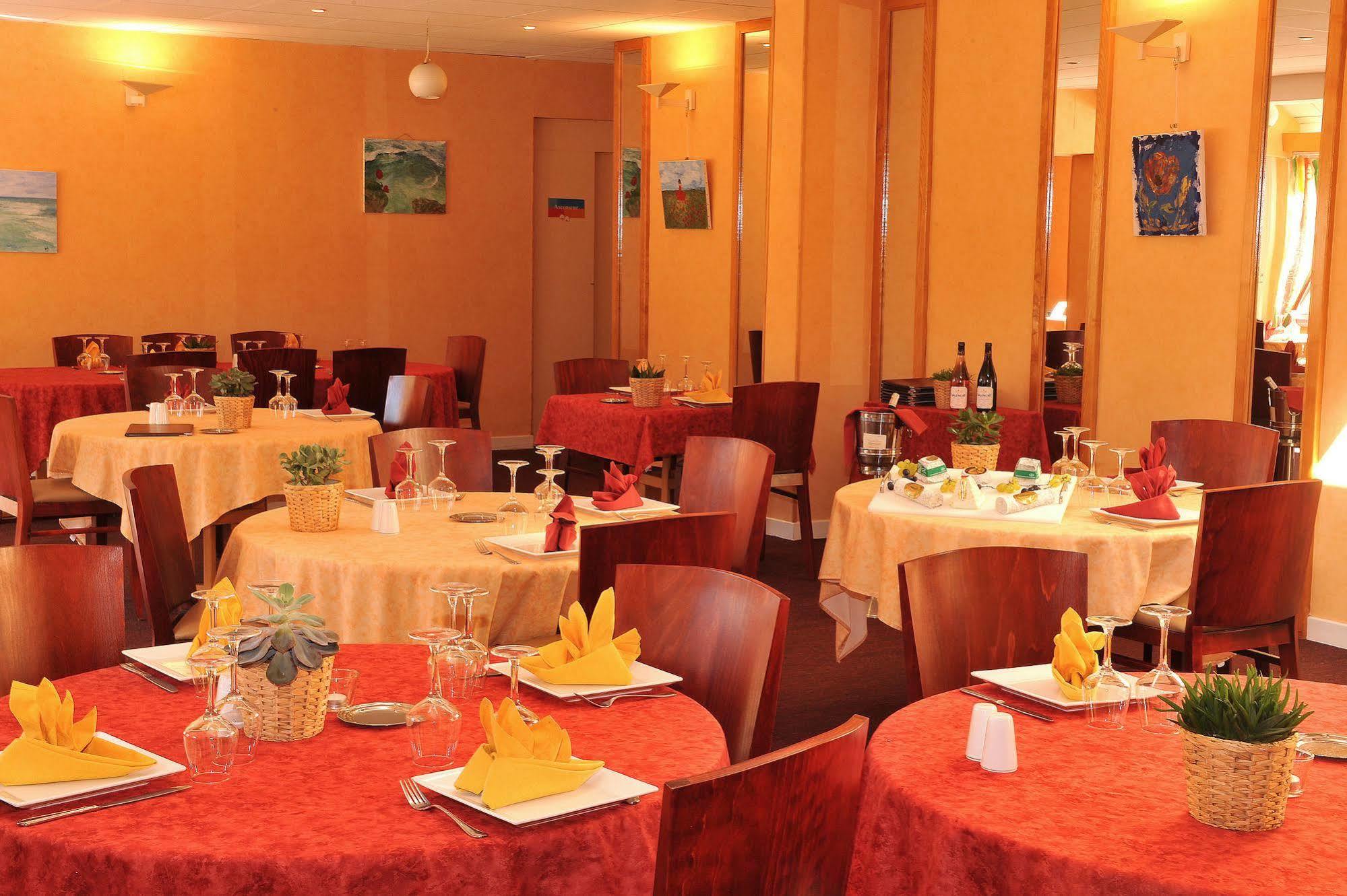 Logis Hotel Le Relais Du Moulin Valençay エクステリア 写真